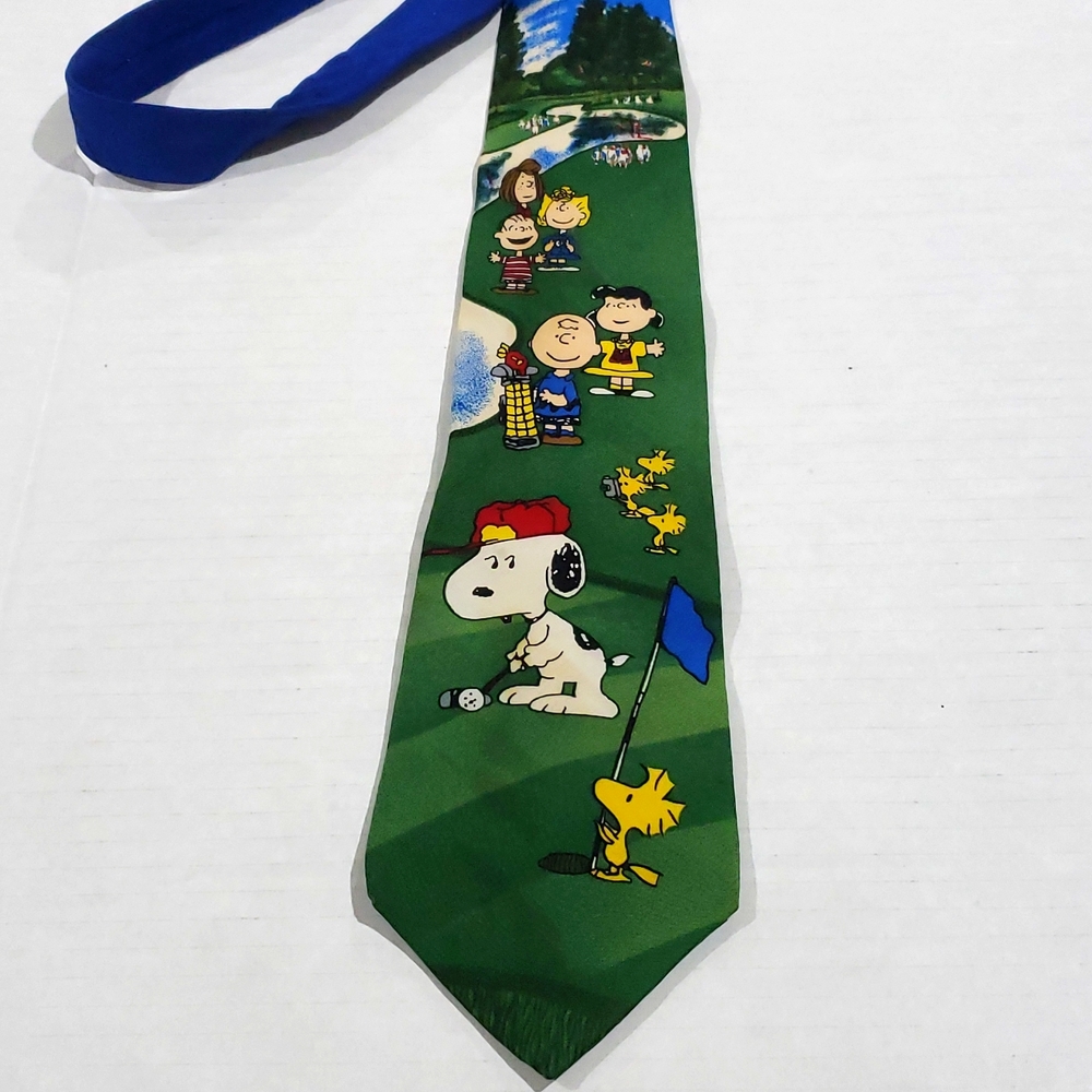 Peanuts birdie on the green golf tie snoopy